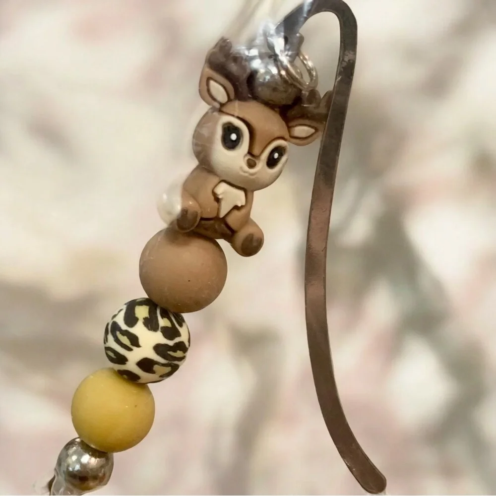 Adorable Deer Beaded Bookmark Design